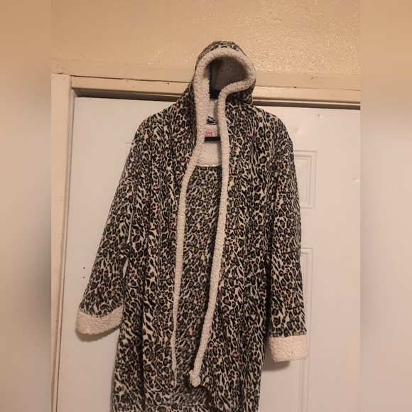 Leopard Print Light Weight Jacket - Picture 3 of 3